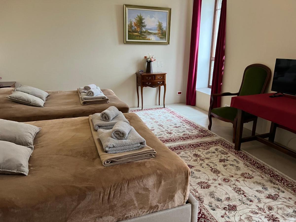 Château de Crènille Chaumes-en-Brie Extérieur photo