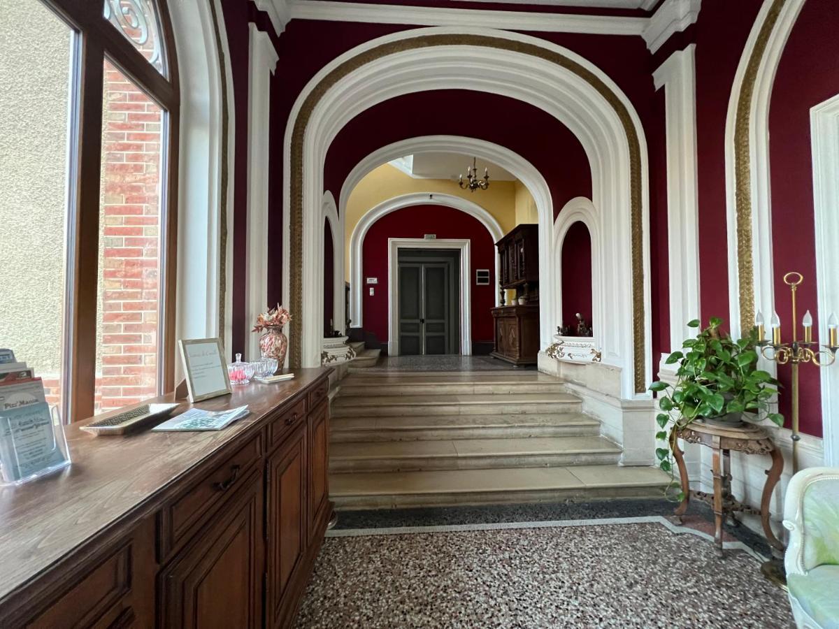 Château de Crènille Chaumes-en-Brie Extérieur photo