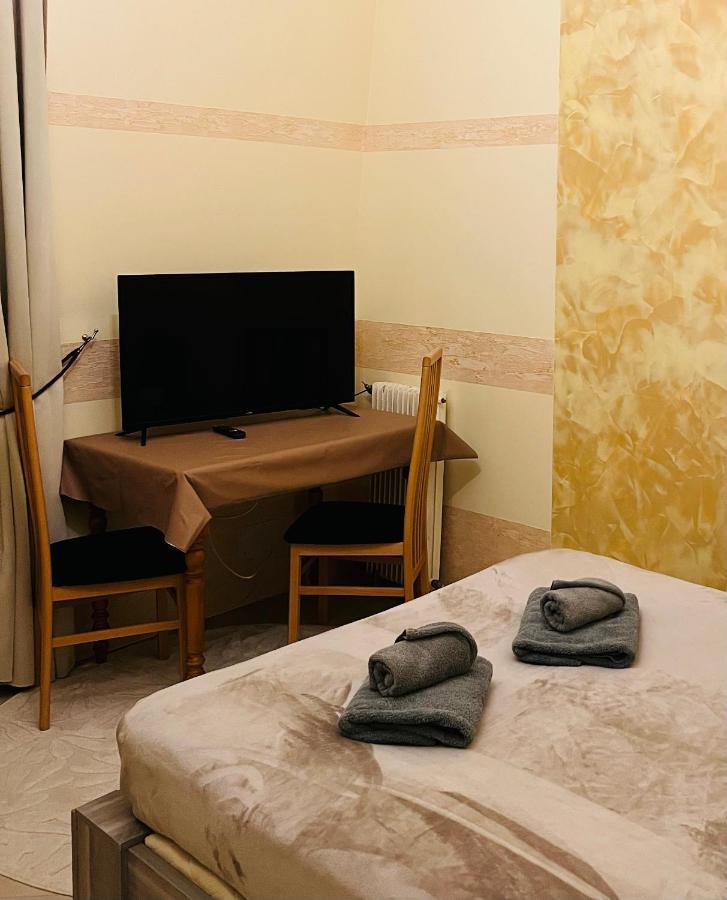 Château de Crènille Chaumes-en-Brie Extérieur photo