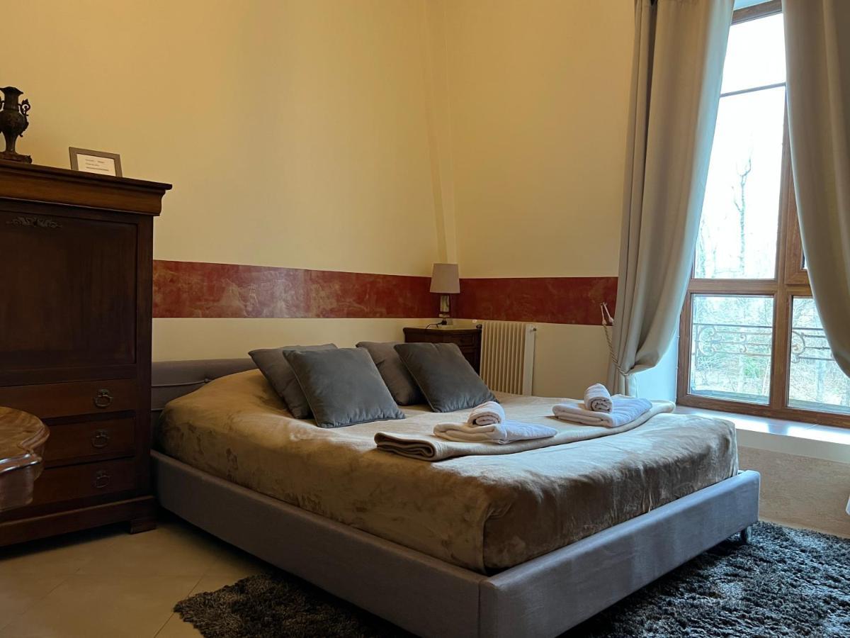 Château de Crènille Chaumes-en-Brie Extérieur photo