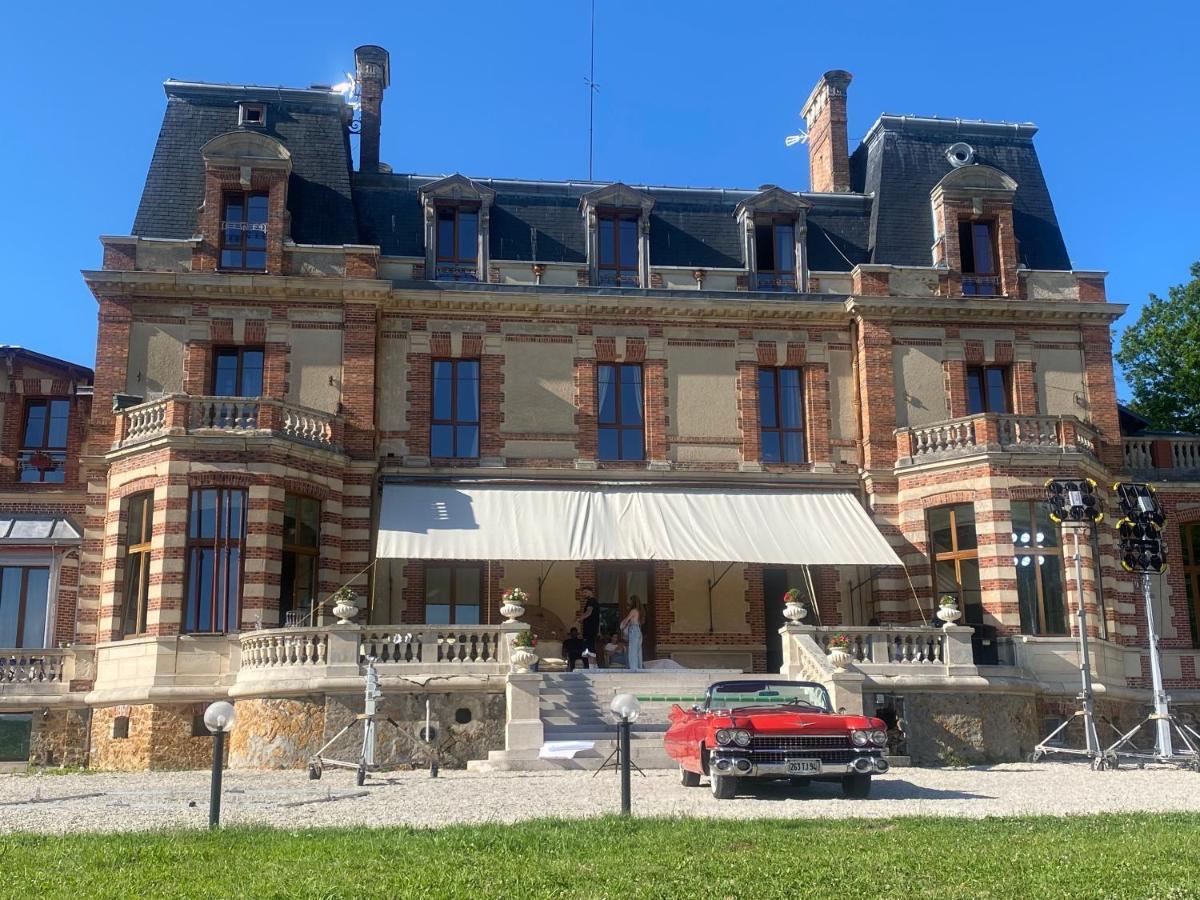 Château de Crènille Chaumes-en-Brie Extérieur photo