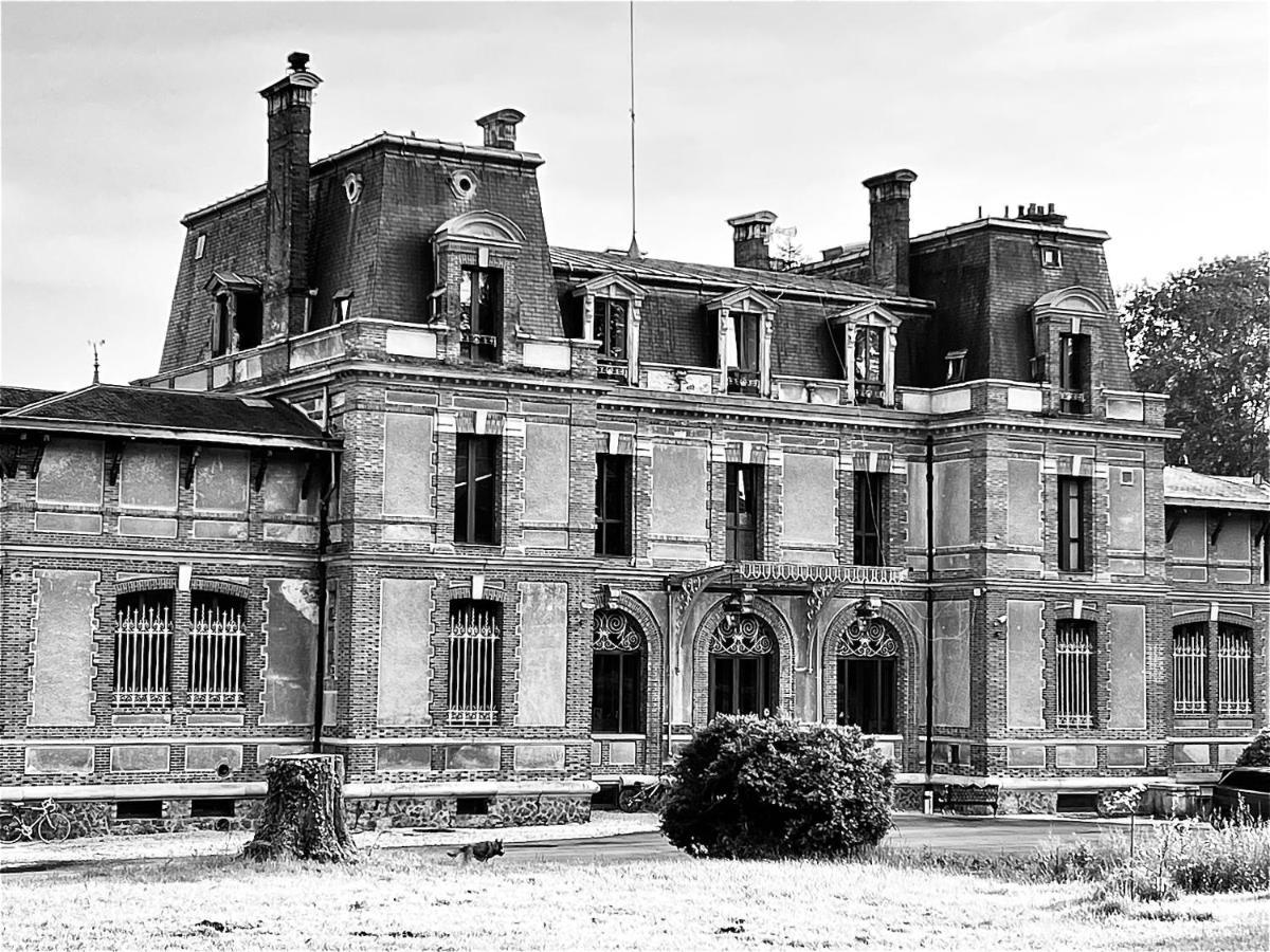 Château de Crènille Chaumes-en-Brie Extérieur photo