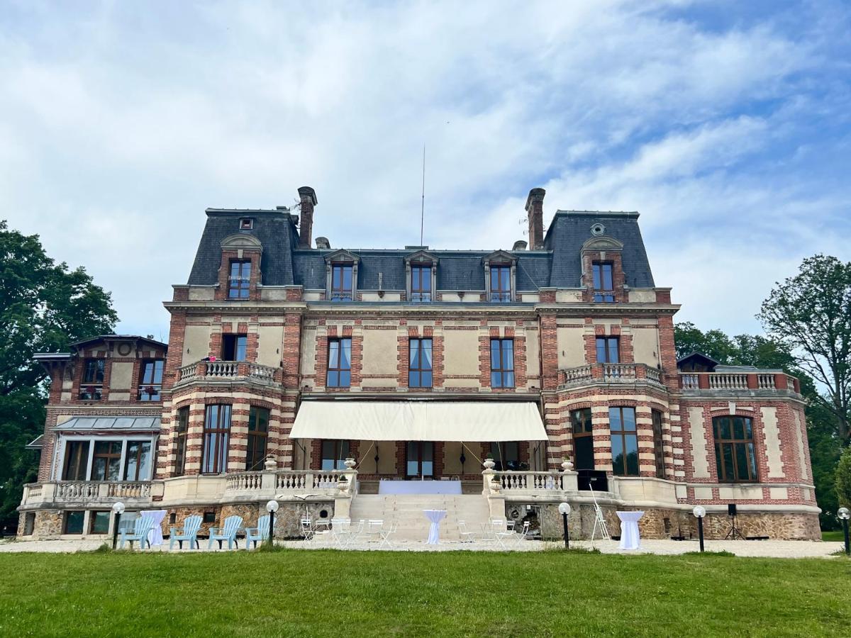 Château de Crènille Chaumes-en-Brie Extérieur photo